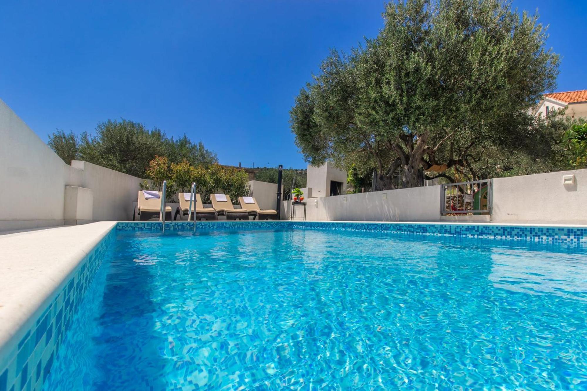 Villa Dalmatian Child With Swimming Pool, Close To The Beach Vinisce ภายนอก รูปภาพ