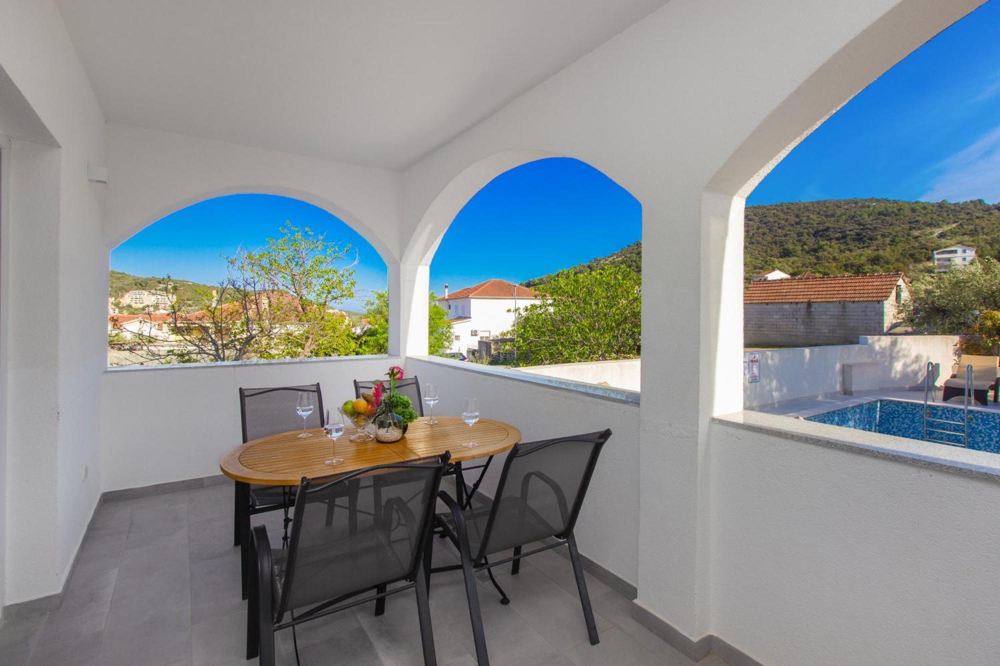 Villa Dalmatian Child With Swimming Pool, Close To The Beach Vinisce ภายนอก รูปภาพ